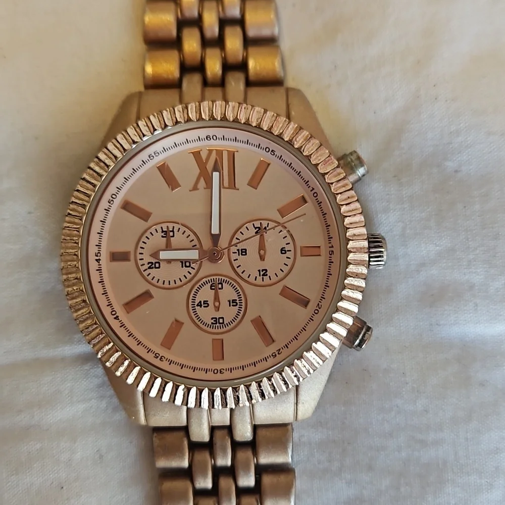 🪅 Rose Gold Watch